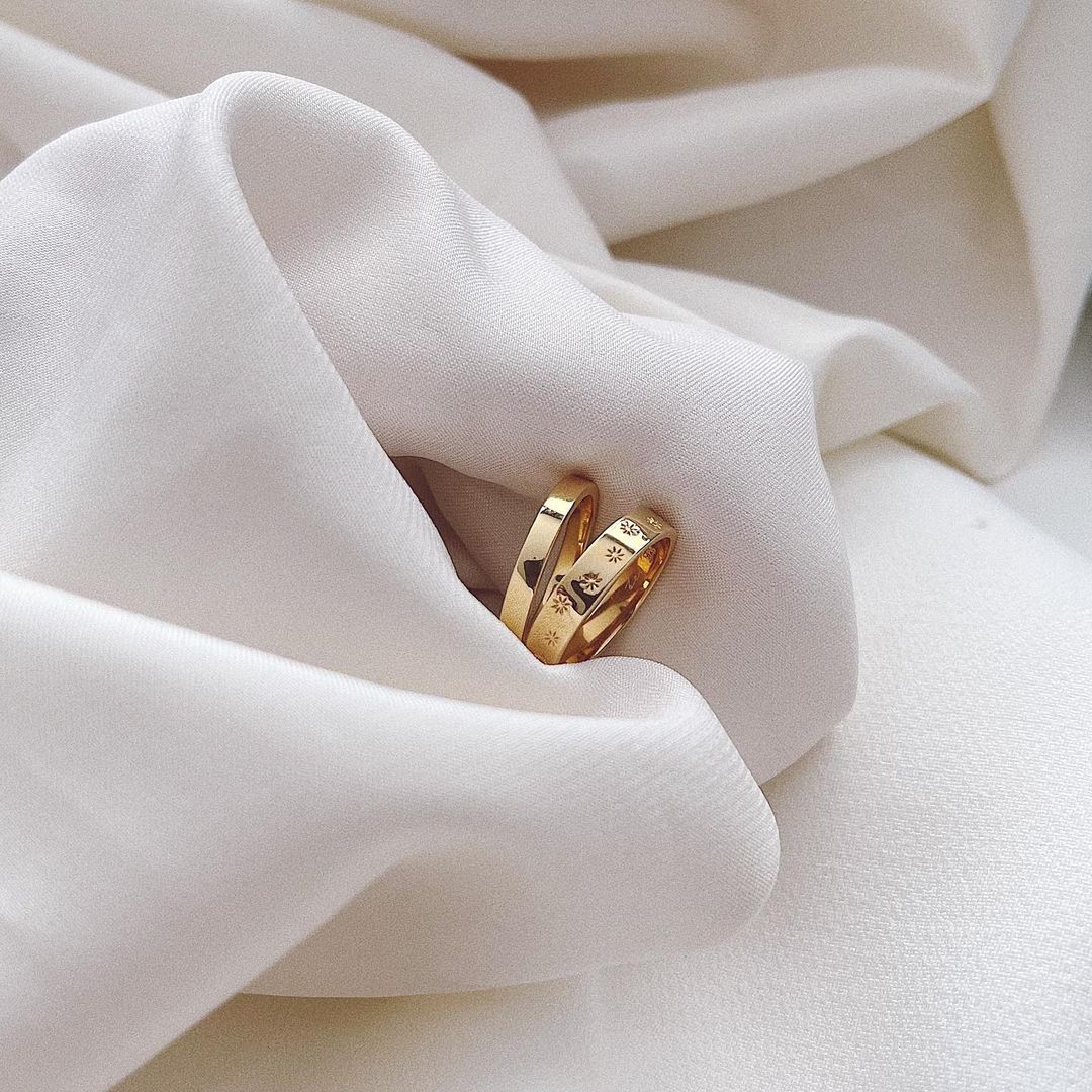 Bare Gold Ring